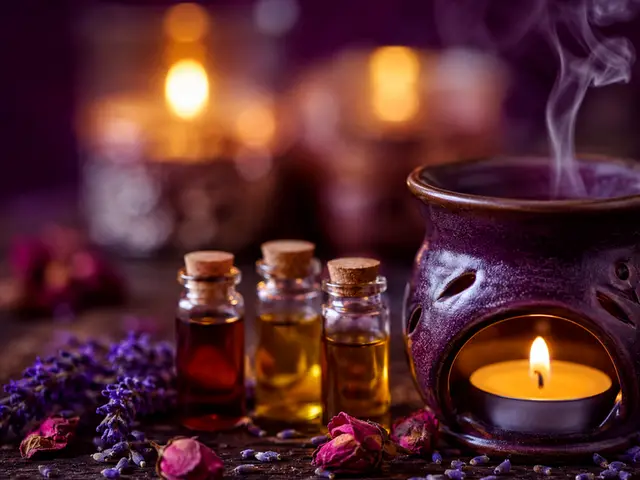 Buhurdanlık ve aromaterapi yağı şişeleri — Cihangir, Masaj Salonun